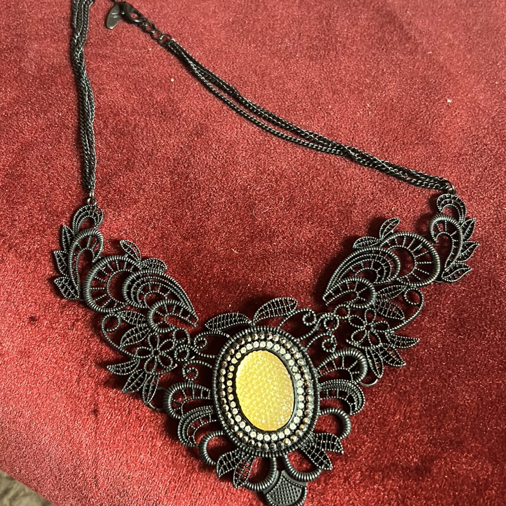 Vintage Black Ny And Co Necklace 12$